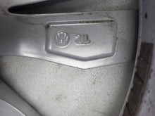 Laden Sie das Bild in den Galerie-Viewer, 1x Alufelge 18 Zoll 7.5" 5x112 50ET Glanz Silber 10A071498 VW Id.3 Rim Wheel FEL2261250711om