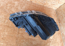 Laden Sie das Bild in den Galerie-Viewer, Frontscheinwerfer Mercedes-Benz W246 A2468207161 Xenon Links Headlight SCH2580841513mv