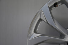 Load image into Gallery viewer, 1x Alufelge 18 Zoll 8.0&quot; 5x112 39ET Glanz Silber 4G0601025 Audi Rim Wheel