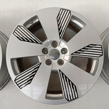 Laden Sie das Bild in den Galerie-Viewer, 4x Alufelge 19 Zoll 8.0" 5x112 34ET Glanz Silber 4KE601025L Audi E-Tron FEL4579540829iw
