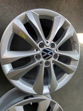 Laden Sie das Bild in den Galerie-Viewer, 4x Alufelge 17 Zoll 7.0" 5x112 48 5ET Glanz Silber A2054018000 Mercedes-Benz I FEL9501591190jz