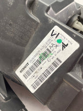 Load image into Gallery viewer, Frontscheinwerfer Dacia Duster 260609367R Ein Stück (Rechts oder Links)