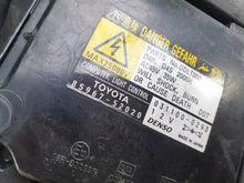 Laden Sie das Bild in den Galerie-Viewer, Frontscheinwerfer Toyota Auris 8111002540 89901369 89901955 Xenon Rechts