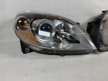 Laden Sie das Bild in den Galerie-Viewer, Frontscheinwerfer Mercedes-Benz W245 A1698207761 Ein Stück (Rechts oder Links) SCH6525419001ed