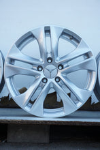 Laden Sie das Bild in den Galerie-Viewer, 4x Alufelge 17 Zoll 7.5" 5x112 45ET Glanz Silber A2074010602 Mercedes-Benz FEL7935654287dg