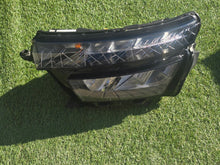 Laden Sie das Bild in den Galerie-Viewer, Frontscheinwerfer Skoda Kamiq 658941015 LED Links Scheinwerfer Headlight SCH6374527330ac