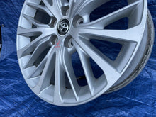 Laden Sie das Bild in den Galerie-Viewer, 1x Alufelge 18 Zoll 8.0" 5x114.3 50ET 42611-06E50 Toyota Camry Rim Wheel FEL3761073955uv