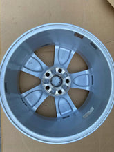 Load image into Gallery viewer, 1x Alufelge 17 Zoll 7.0" 5x114.3 35ET Glanz Silber PZ406X3671ZC Lexus Rim Wheel FEL6530087976rb