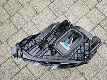 Laden Sie das Bild in den Galerie-Viewer, Frontscheinwerfer Mercedes-Benz Gla H247 A2479064204 LED Rechts Headlight SCH2052653100fr