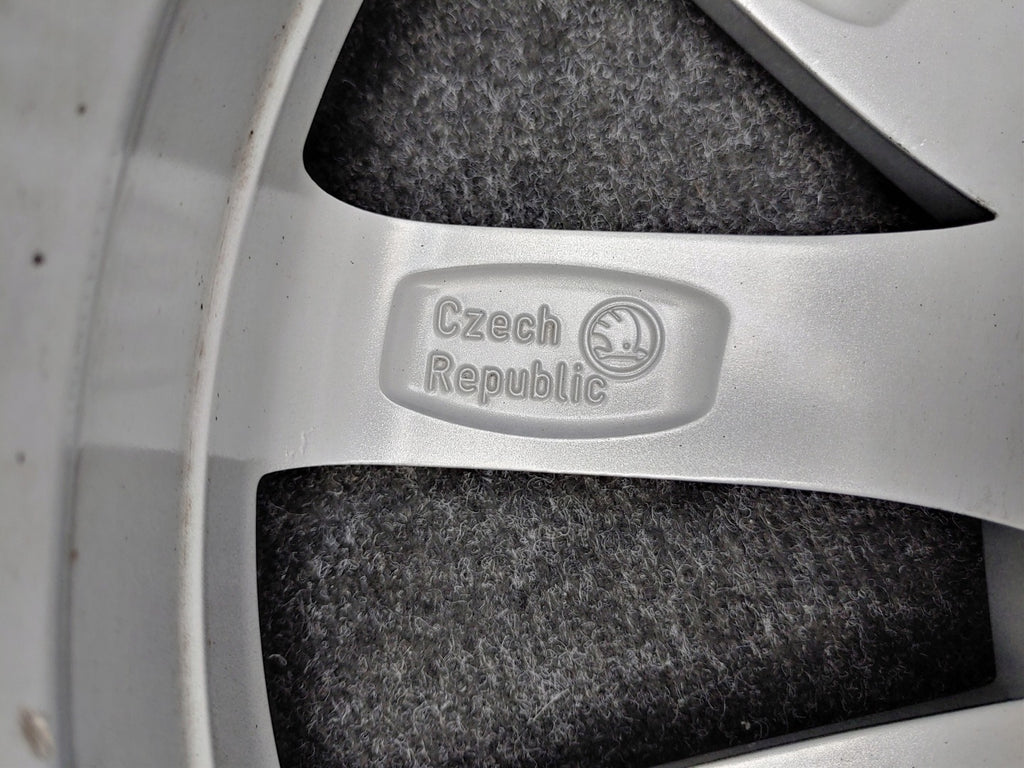1x Alufelge 16 Zoll 7.0" 5x100 46ET Glanz Silber 5JA601025AE Skoda Rapid FEL1591729078em