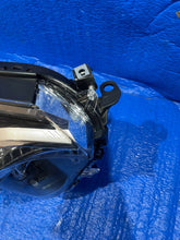 Laden Sie das Bild in den Galerie-Viewer, Frontscheinwerfer Toyota Rav 4 LED Rechts Scheinwerfer Headlight SCH7369219334om