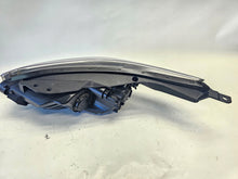 Laden Sie das Bild in den Galerie-Viewer, Frontscheinwerfer Kia Ceed 92102J7051 J7921-21040 LED Rechts oder Links