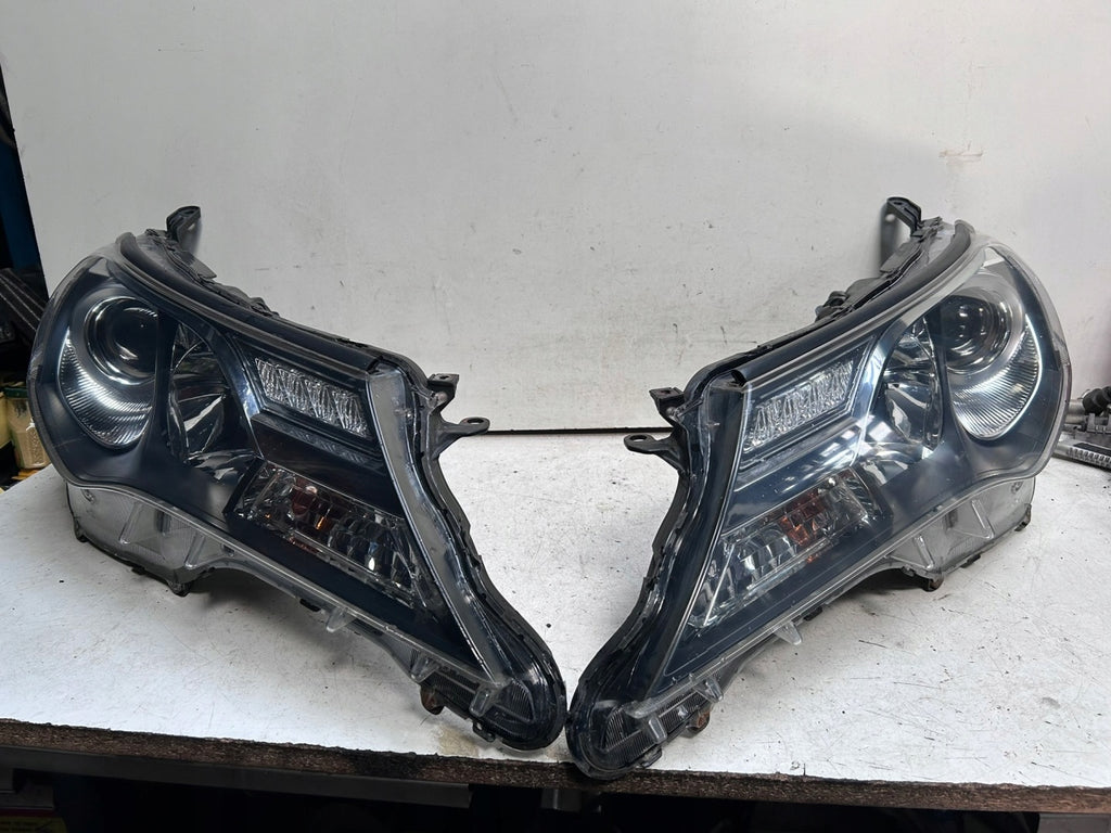 Frontscheinwerfer Toyota Rav 4 W0836 Ein Satz Scheinwerfer Headlight SCH8425900431zc