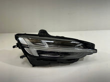Laden Sie das Bild in den Galerie-Viewer, Frontscheinwerfer Volvo V60 S60 32228810 LED Rechts Scheinwerfer Headlight SCH7841173929ps