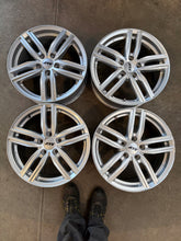 Laden Sie das Bild in den Galerie-Viewer, 4x Alufelge 17 Zoll 7.0" 5x112 49ET Silber AT70749V21 Rim Wheel FEL9421050780vy