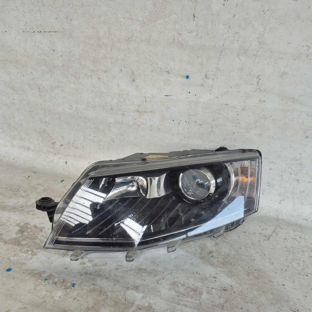 Frontscheinwerfer Skoda Octavia III 5E1941015B Xenon Links Headlight SCH9756960115km
