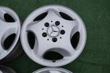Laden Sie das Bild in den Galerie-Viewer, 4x Alufelge 15 Zoll 5.5" 5x112 42ET Glanz Silber A4144010102 Mercedes-Benz Vaneo FEL7194775394wr