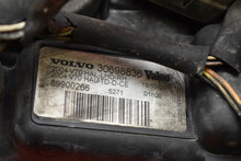 Load image into Gallery viewer, Frontscheinwerfer Volvo V70 30698836 Rechts Scheinwerfer Headlight SCH9156816900jx