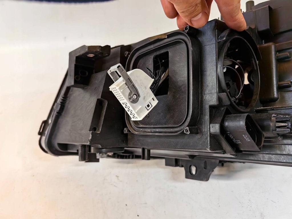 Frontscheinwerfer Mercedes-Benz Cla Amg A1779069400 Bi-Xenon Rechts Headlight SCH3335499288di
