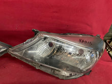 Load image into Gallery viewer, Frontscheinwerfer Toyota Yaris Ein Satz Scheinwerfer Headlight SCH4288683374wg