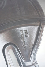 Laden Sie das Bild in den Galerie-Viewer, 1x Alufelge 18 Zoll 8.5" 5x112 56ET Glanz Schwarz A2054018300 Mercedes-Benz FEL7411421869jo