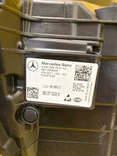 Laden Sie das Bild in den Galerie-Viewer, Frontscheinwerfer Mercedes-Benz W247 A2479067801 LED Rechts Headlight SCH4268308973ra