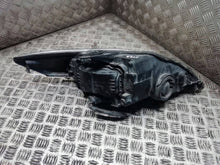 Laden Sie das Bild in den Galerie-Viewer, Frontscheinwerfer Ford Mondeo 1807517 Links Scheinwerfer Headlight SCH2608590422fg