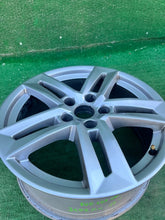Load image into Gallery viewer, 1x Alufelge 17 Zoll 7.0" 5x112 42ET Glanz Silber 8W0601025P Audi C7 A4 B9 FEL2276697597qo