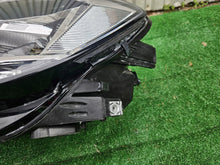 Laden Sie das Bild in den Galerie-Viewer, Frontscheinwerfer VW Touran 5TB941035B LED Links Scheinwerfer Headlight