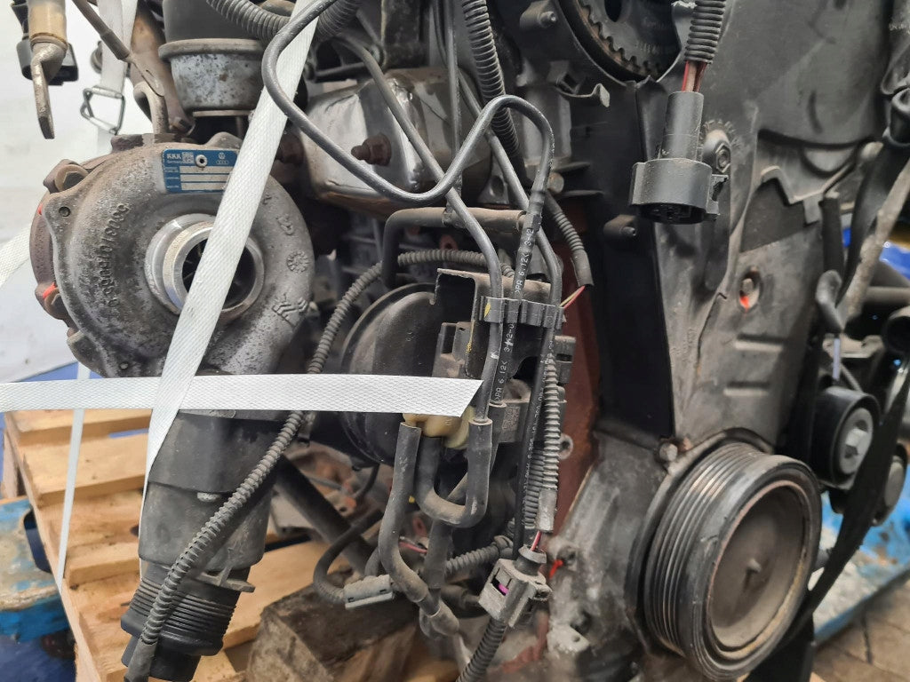 Motor Audi A4 B8 CAG 2.0 TDI 143PS 271TKm 2009 Diesel Engine Komplett