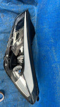 Load image into Gallery viewer, Frontscheinwerfer Hyundai Tucson 92101-D7200 Links Scheinwerfer Headlight