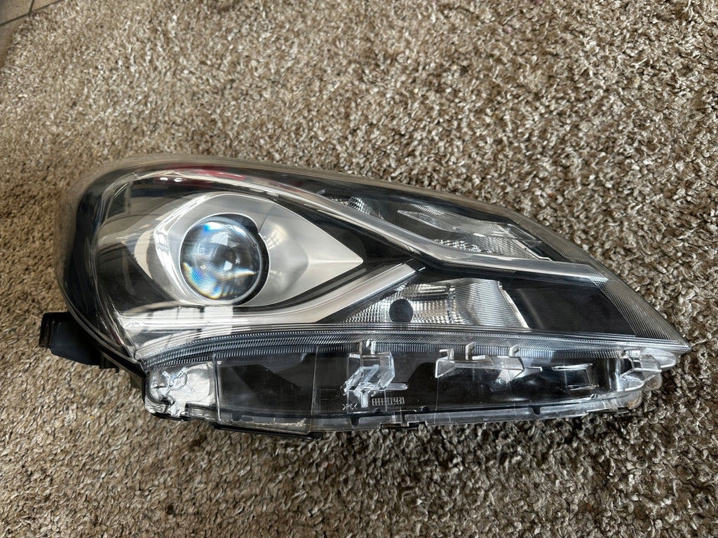 Frontscheinwerfer Toyota Yaris Rechts Scheinwerfer Headlight SCH6744149274zu