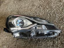 Laden Sie das Bild in den Galerie-Viewer, Frontscheinwerfer Toyota Yaris Rechts Scheinwerfer Headlight SCH6744149274zu