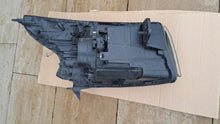 Load image into Gallery viewer, Frontscheinwerfer Renault Trafic III 260608912R Links Scheinwerfer Headlight