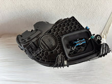 Laden Sie das Bild in den Galerie-Viewer, Frontscheinwerfer Mercedes-Benz A2069064703 LED Ein Stück (Rechts oder Links) SCH2339089254wb