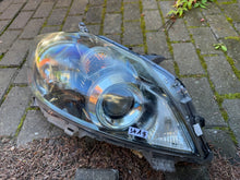 Laden Sie das Bild in den Galerie-Viewer, Frontscheinwerfer Toyota Auris Xenon Rechts Scheinwerfer Headlight SCH7519919686sp