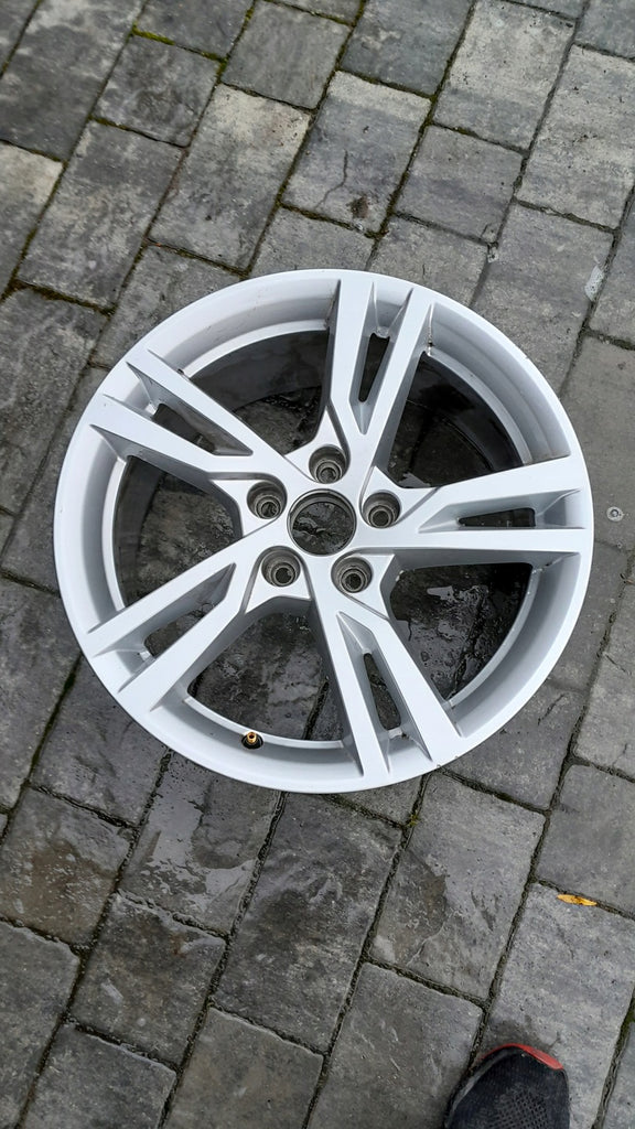 1x Alufelge 17 Zoll 7.5" 5x112 43ET Glanz Silber 8V0601025DD Audi A3 Rim Wheel