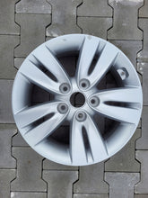 Laden Sie das Bild in den Galerie-Viewer, 1x Alufelge 16 Zoll 6.0&quot; 5x114.3 51ET Silber 529101K150 Hyundai Ix20 Rim Wheel