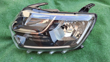 Laden Sie das Bild in den Galerie-Viewer, Frontscheinwerfer Dacia Duster 260609367R LED Links Scheinwerfer Headlight