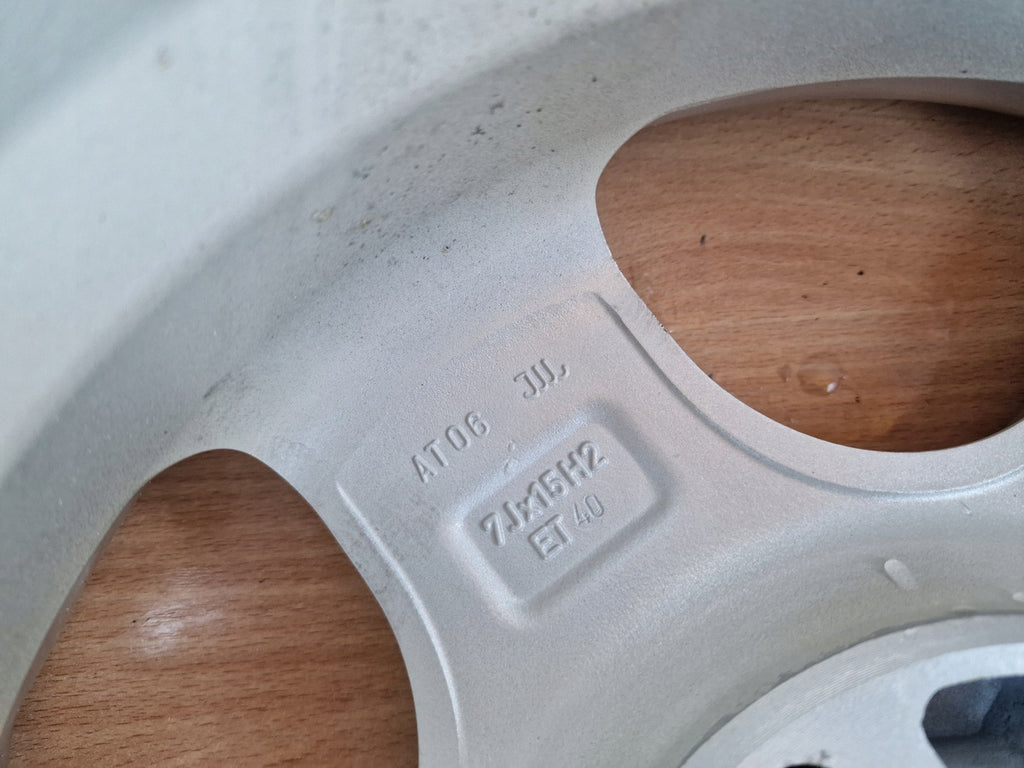 1x Alufelge 15 Zoll 7.0" 5x114.3 40ET Glanz Silber KBA44020 Mazda Rim Wheel