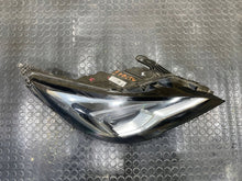 Laden Sie das Bild in den Galerie-Viewer, Frontscheinwerfer Opel Astra 39111150 FALSE Scheinwerfer Headlight SCH2586178970yo