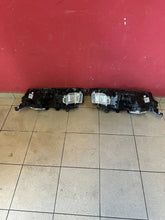 Laden Sie das Bild in den Galerie-Viewer, Frontscheinwerfer VW T7 7T1941081B 7TB941082 Vorderseite Scheinwerfer Headlight