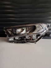 Laden Sie das Bild in den Galerie-Viewer, Frontscheinwerfer Toyota Rav 4 8118542842 Links Scheinwerfer Headlight SCH7104247472sc