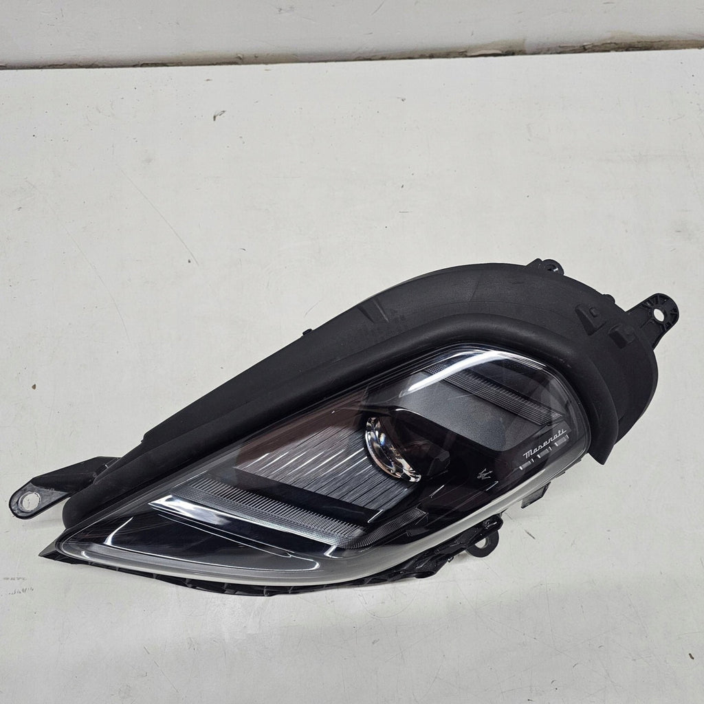 Frontscheinwerfer Maserati I 06701588620 Links Scheinwerfer Headlight SCH6439411071dq