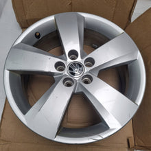 Load image into Gallery viewer, 1x Alufelge 16 Zoll 6.0" 5x100 35ET Glanz Silber 657601025J Skoda Scala FEL2875382006yj