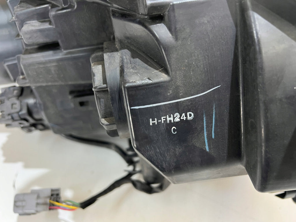 Frontscheinwerfer Mitsubishi L200 Xenon Ein Stück (Rechts oder Links) Headlight