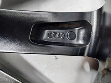 Laden Sie das Bild in den Galerie-Viewer, 1x Alufelge 17 Zoll Toyota Corolla Rim Wheel