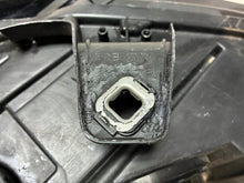 Laden Sie das Bild in den Galerie-Viewer, Frontscheinwerfer Audi A3 8V0941043E Xenon Links Scheinwerfer Headlight SCH6451019735cw