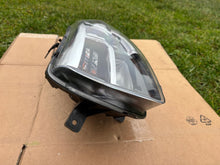 Load image into Gallery viewer, Frontscheinwerfer Dacia Sandero 260604218R Links Scheinwerfer Headlight SCH2136587015op