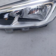 Laden Sie das Bild in den Galerie-Viewer, Frontscheinwerfer Ford Focus JX7B13W030AE Links Scheinwerfer Headlight